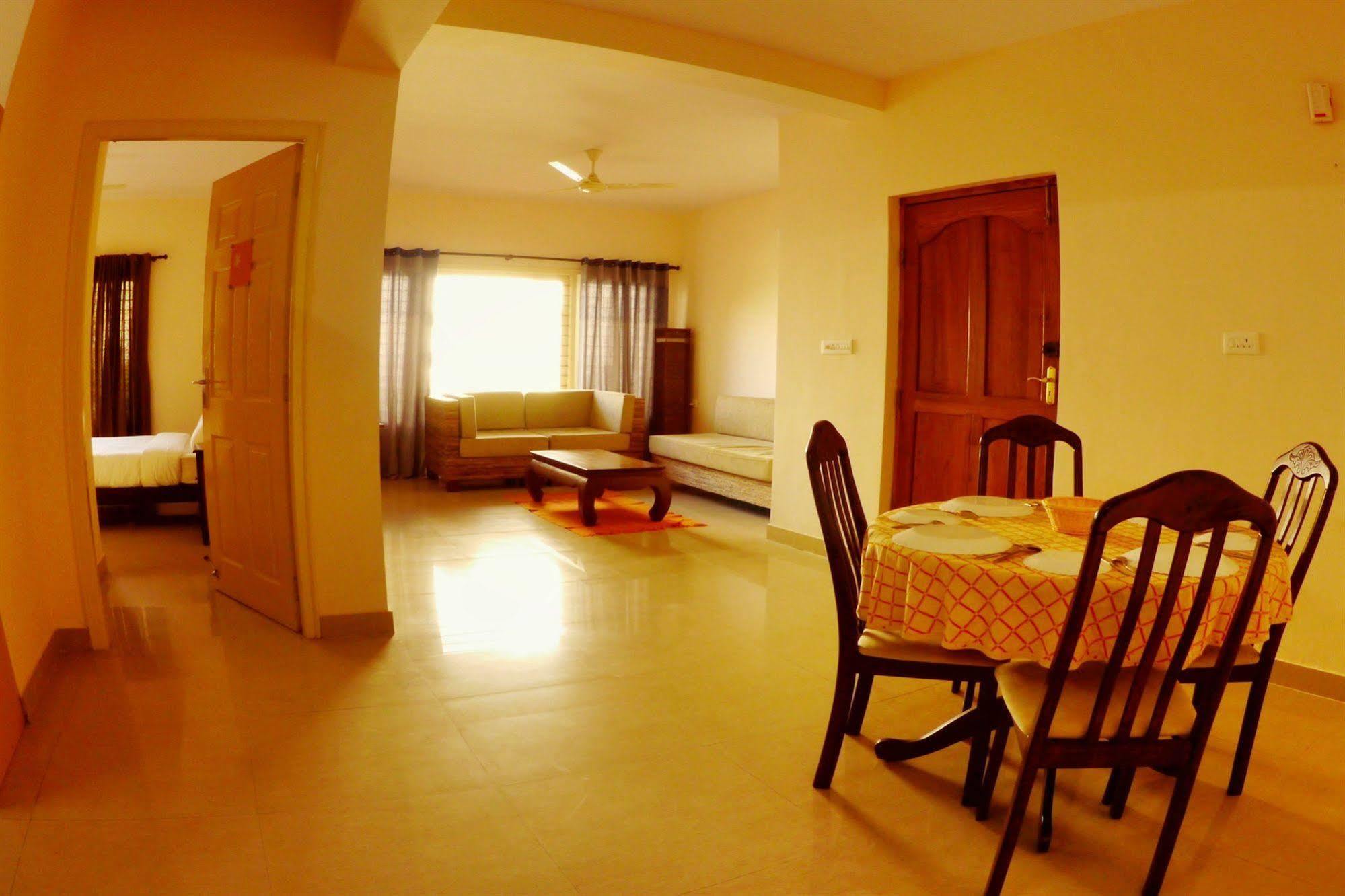 Maple Suites, Serviced Apartments Бангалор Екстериор снимка